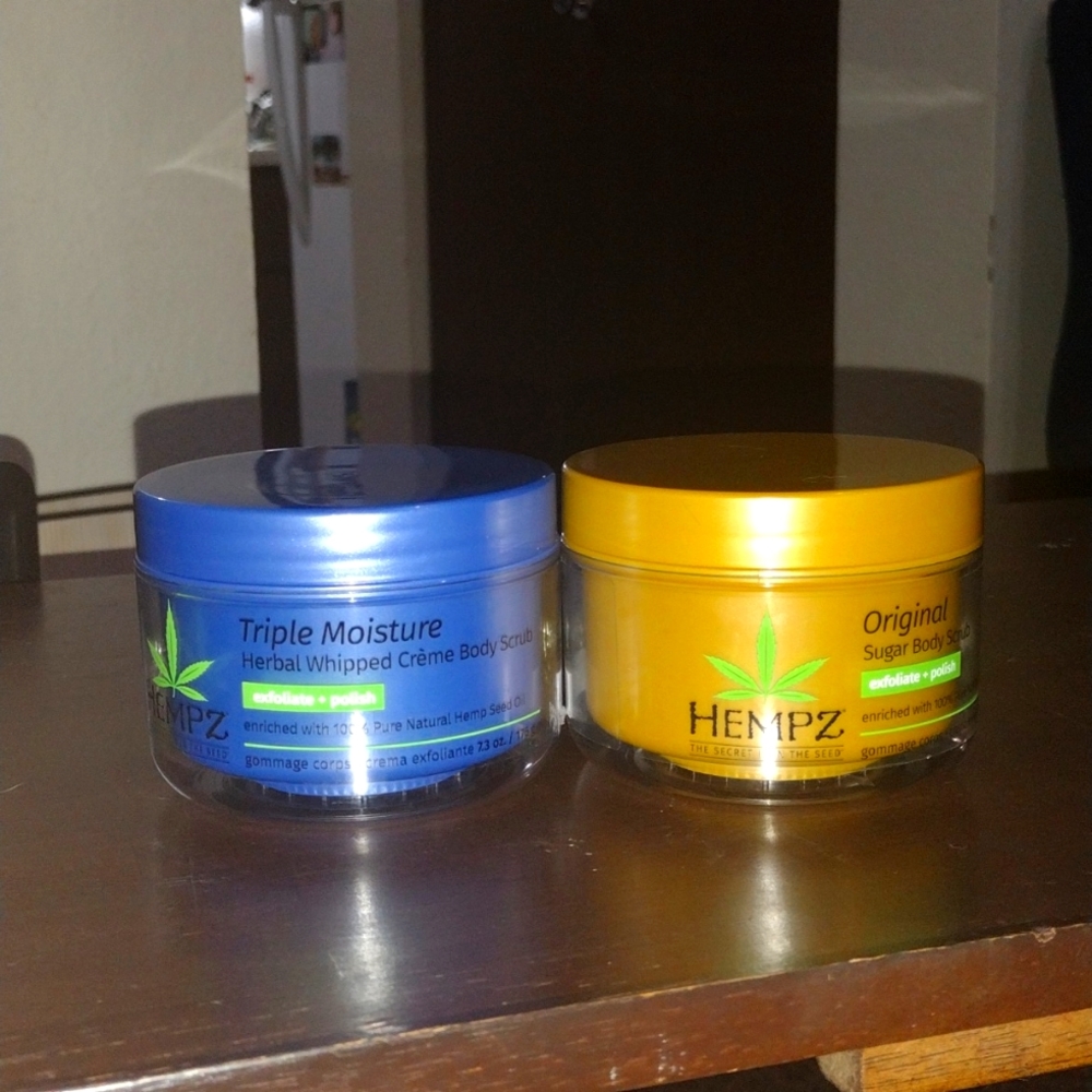 Hempz body scrub bundle!